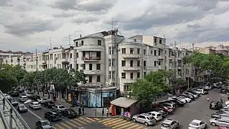 Фасад дома, выходящий на угол улицы Вардананц и 2-го переулка улицы Вардананц.