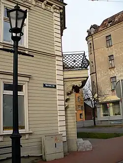 Угол ул. Лиенес