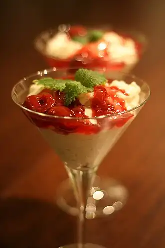 Рисаламанде с вишнёвым соусом