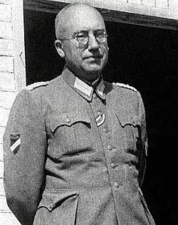 Полковник Роберт Осис в полицейском мундире