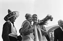 Норберт Керкхове и Мисс Европа 1964 Элли Коот на Туре Нидерландов, 1965 год