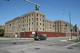 Заброшенное здание Rosenwald Court Apartments в 2012 году