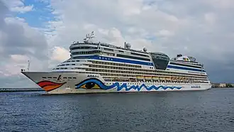 AIDAdiva в порту Варнемюнде