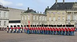 Смена караула у дворца Амалиенборг.