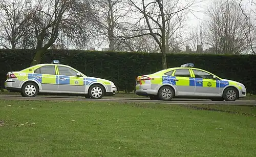 Два экземпляра Ford Mondeo, 2010 год