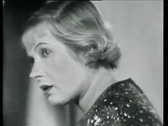 В роли Марии Зверьковой в фильме "Девушка спешит на свидание" (1936)