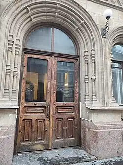 Вход на ул. Правды, 13