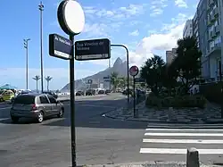 Улица Винисиуса де Морайса, по которой, по легенде, проходила девушка. Ипанема, Рио де Жанейро (современный вид)