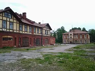 Дома № 4 (слева) и № 2 (справа)