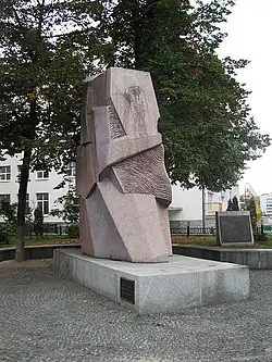 Памятник Шота Руставели в парке Шота Руставели на пересечении улиц Шота Руставели и Саксаганского