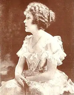 Студийная фотография 1919 года