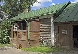 Дом Есениных (вид с крыльца)