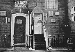 Интерьер мечети с михрабом и минбаром