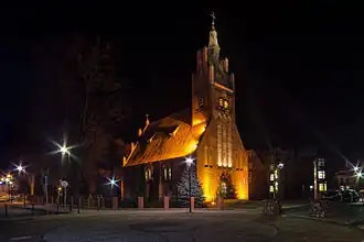 Церковь Сердце Иисуса, ночью