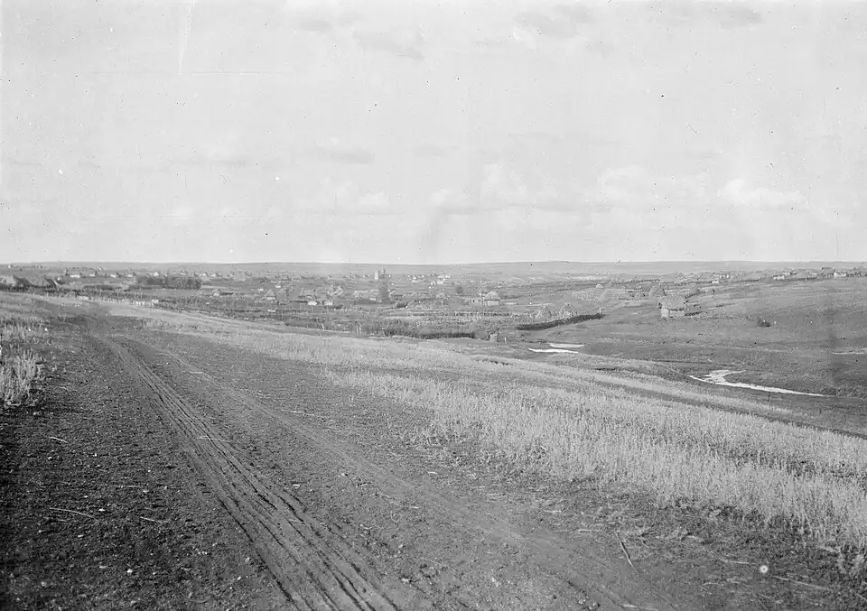 Пейзаж деревни с «Атянь озкс» («Atá asksto»).