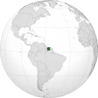 Суринам на карте мираСветло-зелёным отмечены территории, спорные с Гайаной и Французской Гвианой.