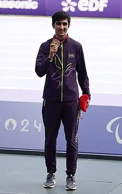 Саид Наджафзаде с золотой медалью на церемонии награждения прыжков в длину (T12)