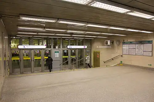 Вход в турникетный зал из подземного перехода