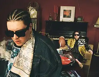 Обложка альбома Saluki и 104 «Стыд или слава» (2021)