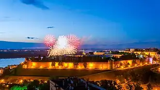 Праздничный салют в честь Дня России над Нижегородским кремлём.Нижний Новгород, 12 июня 2015 года