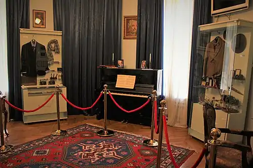 Материалы экспозиционной комнаты посвященные сыновьям Самеда Вургуна. Вагифу Самедоглу и Юсифу Самедоглу