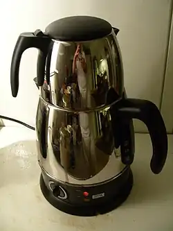 Беспроводной электрочайник с терморегулятором и заварочным чайником конструктивно изготовленным для установки сверху