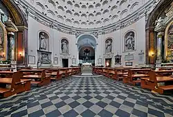 Вид на апсиду с органом