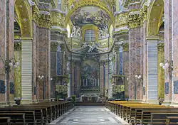 Интерьер главного нефа