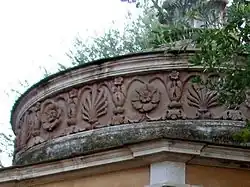 Деталь терракотового фриза