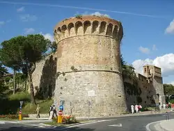 Городская стена с бастионом