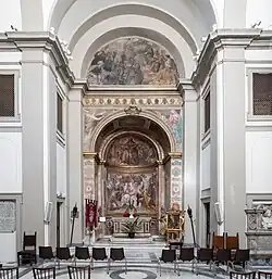 Интерьер. Вид на главный алтарь