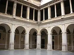 Кьостро (дворик) монастыря Санта-Мария-делла-Паче. 1504