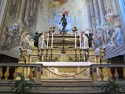 Алтарь церкви