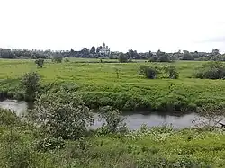 Река Сара и церковь вдали