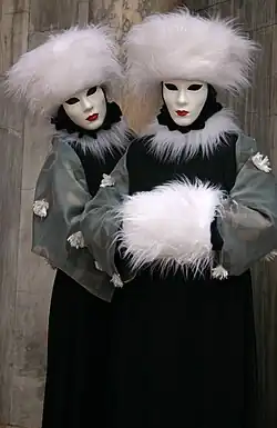 Участники Венецианского карнавала в 2004 году