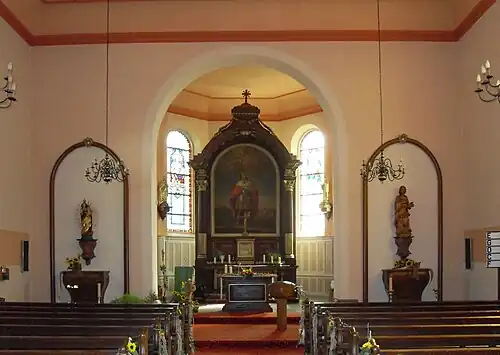 Интерьер, вид на алтарь