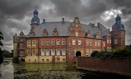 Вид замка с южной стороны