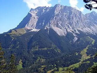 Цугшпитце — высшая точка хребта Веттерштайн и всей Германии