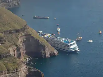 Sea Diamond во время кораблекрушения