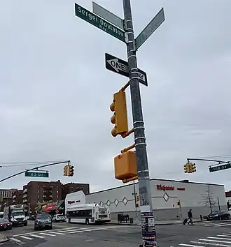 Перекрёсток 63-го проезда и 108-й улицы