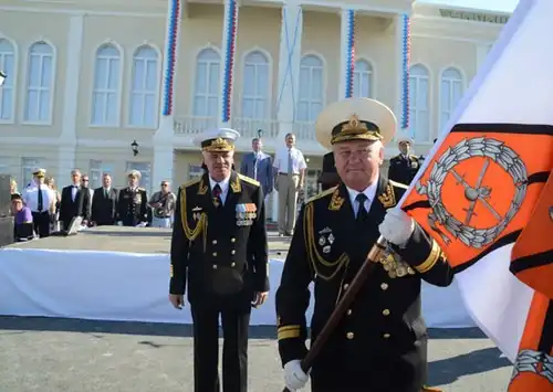 Командующий ЧФ РФ А. Витко вручил знамя начальнику училища, 1 сентября 2014 года