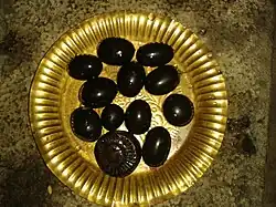 Омовение шалаграмов во время пуджи