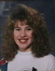 Фото Шанды из школьного альбома