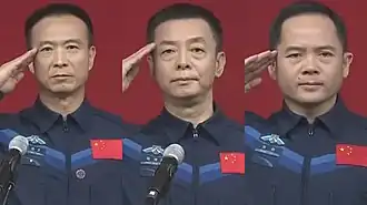 Экипаж космического корабля «Шэньчжоу-15», слева направо: Фэй Цзюньлун, Дэн Цинмин, Чжан Лу