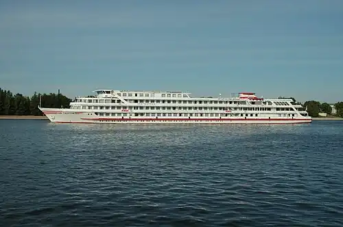 «Лев Толстой» на Волге