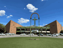 Вид терминала со стороны подъездной дороги, 2024 год