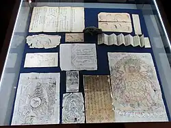 Экспонаты внутри статуи