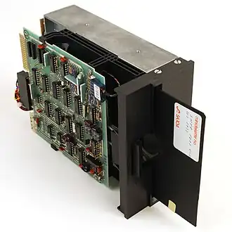 Shugart SA 400 Minifloppy — 5¼″ дисковод гибких дисков с интерфейсом Shugart SA400.