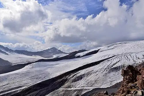 Боковой вид на ледник Малый Азау