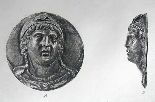 Серебряная эмблема